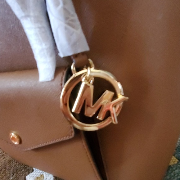 Michael Kors Jet Set Pocket Tote Luggage Bag - Picture 5 of 8